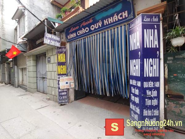 Sang nhượng nhà nghỉ giá rẻ nằm ở số 8 ngõ 342, Khương Đình, quận Thanh Xuân, Hà Nội.