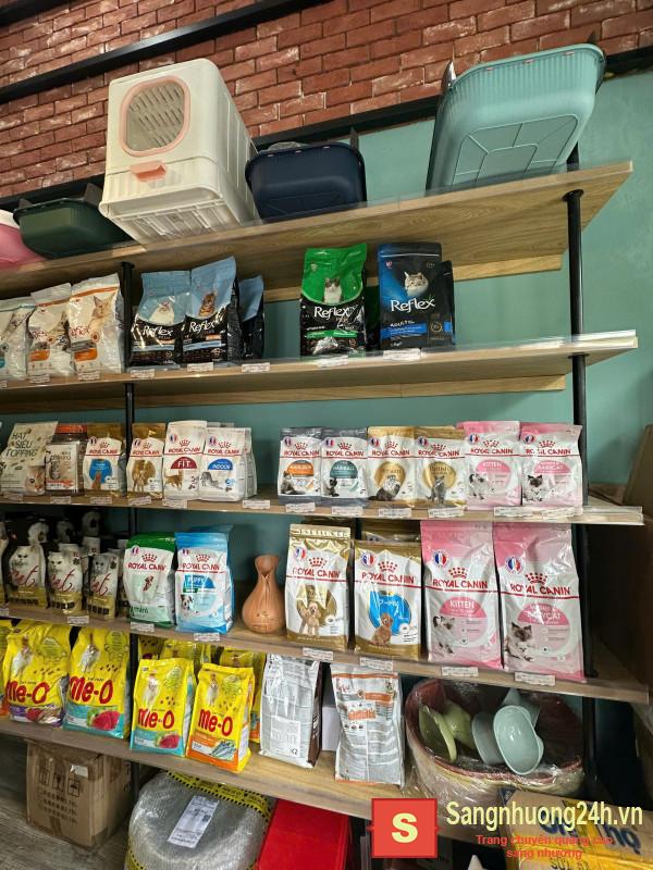 Sang cửa hàng thú nuôi