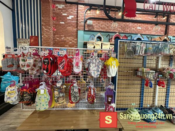 Sang cửa hàng thú nuôi