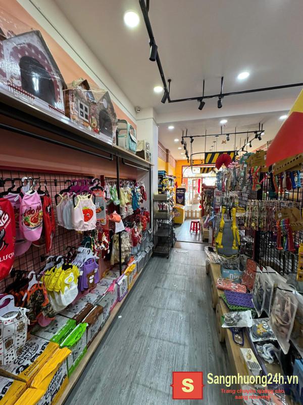 Sang cửa hàng thú nuôi