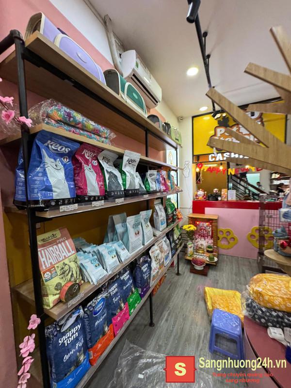 Sang cửa hàng thú nuôi