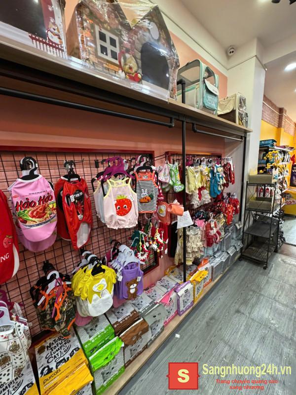 Sang cửa hàng thú nuôi