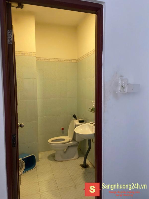 Sang cửa hàng thú nuôi