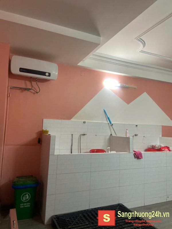 Sang cửa hàng thú nuôi