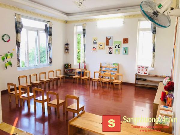 Sang trường mầm non