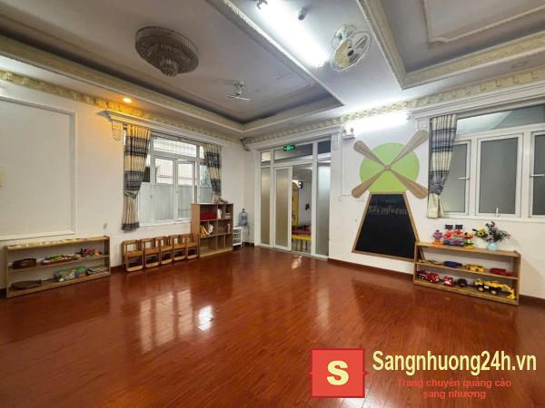 Sang trường mầm non